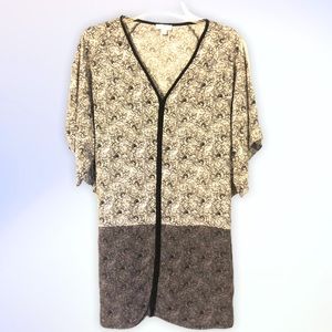 Women’s small tunic length shirt black and white